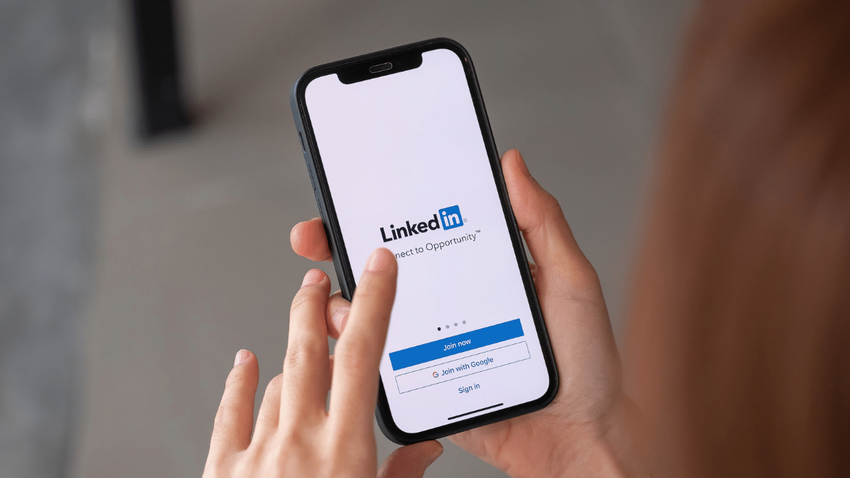 How To Connect With Investors on LinkedIn for VC Jobs or To Raise